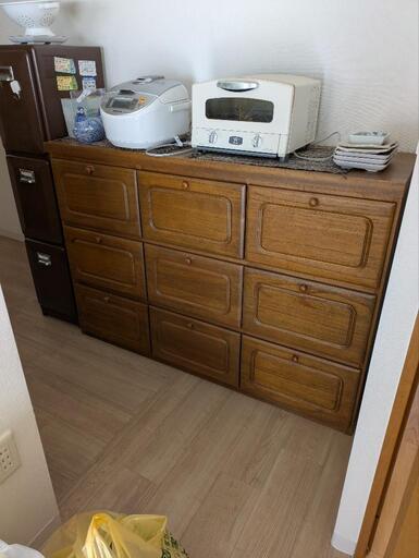 キャビネット　収納棚