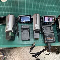 実働ビデオカメラ3つと充電器　関東圏送料込み