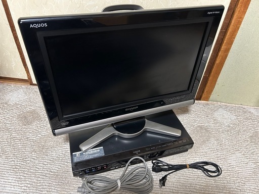 Aquosハイビジョンテレビとブルーレイレコーダー