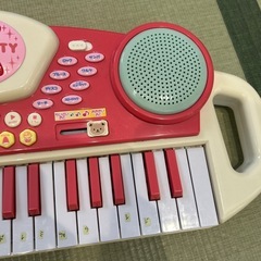 ハローキティ　おもちゃのピアノの画像