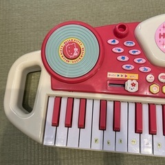ハローキティ　おもちゃのピアノの画像