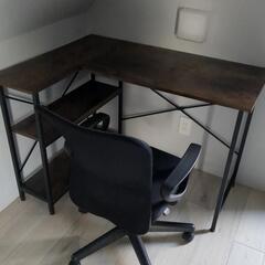 デスクとチェアー