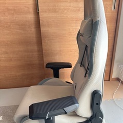 ゲーミングチェア(座椅子型)の画像