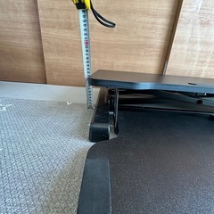昇降型ゲーミングデスクの画像