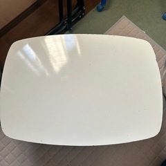 折りたたみテーブルの画像