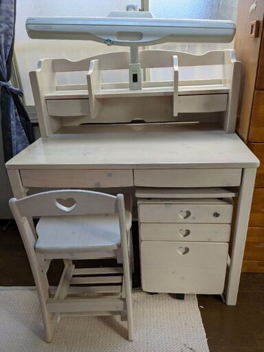 ハートデザインの学習机セット