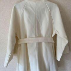 オフホワイトコートの画像