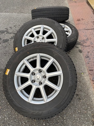 取引中　スタッドレスタイヤ　アルファード　ブリザック