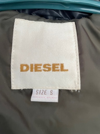 売れてしまいました！DIESELダウンジャケットフード付き