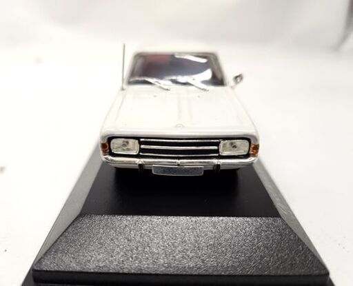 ミニチャンプス オペル レコルト 1 of 1.008 pcs ミニカー ホワイト Opel Rekord Arktisweiss M