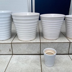 お取引中　大きめの植木鉢　陶器製の画像