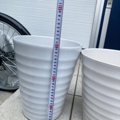 お取引中　大きめの植木鉢　陶器製の画像