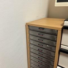 書類棚の画像