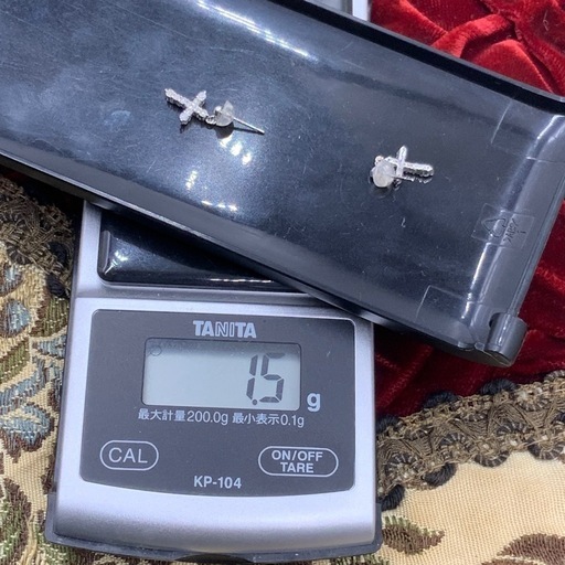 ダイヤクロス　ピアス　両耳　K18WG 1.5g