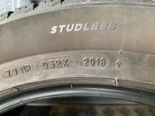 アルファード等に　スタッドレスタイヤ　235/50R18　
