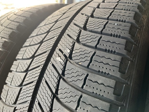 アルファード等に　スタッドレスタイヤ　235/50R18　