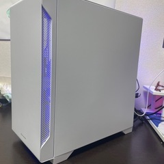 ゲーミングPC 白LEDブルー美品
の画像