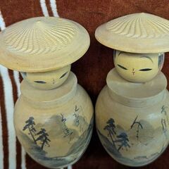 ☆日本のお土産　夫婦こけし　人形　工芸品　木工細工　サイズ：高さ：14.0ｃｍ　巾：8.0ｃｍ　中古品の画像