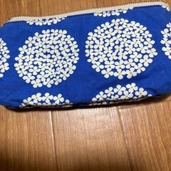 31日までに問い合わせがない場合、処分します。ポーチの画像