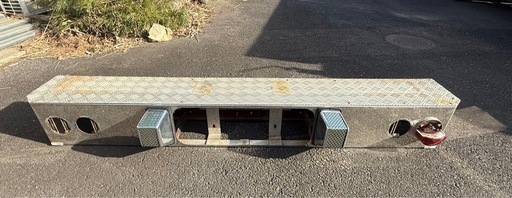 2トントラック標準ボディリアバンパー