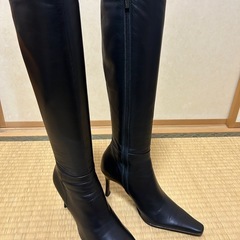 黒のブーツ