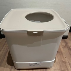 猫　システムトイレ　上から