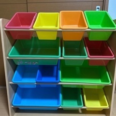 おもちゃ棚の画像