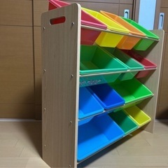 おもちゃ棚の画像