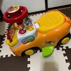 アンパンマン よくばりビジーカー 足けリ乗用玩具 の画像