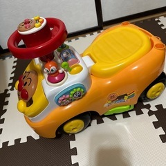 アンパンマン よくばりビジーカー 足けリ乗用玩具 の画像