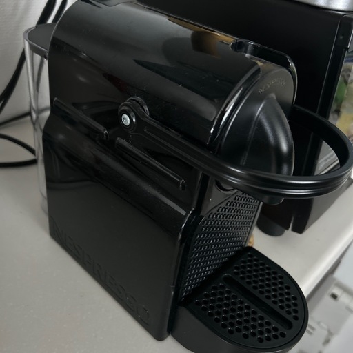 ネスプレッソ　コーヒーメーカー