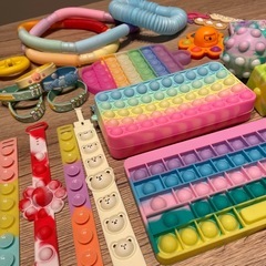 プッシュポップなどおもちゃセット
の画像