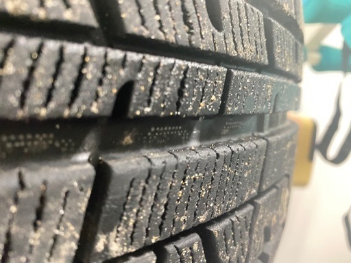 215\60r16 スタッドレス