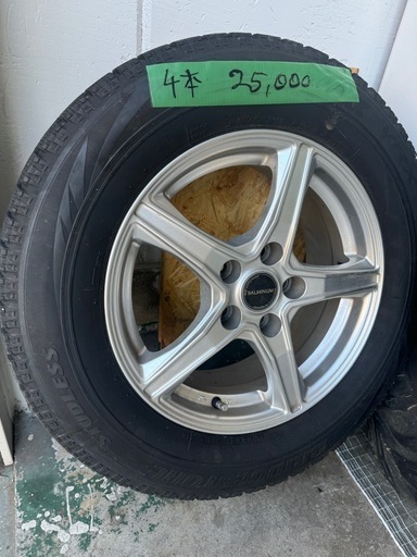フリマ開催中！スタッドレスタイヤ、ホイール4本セット