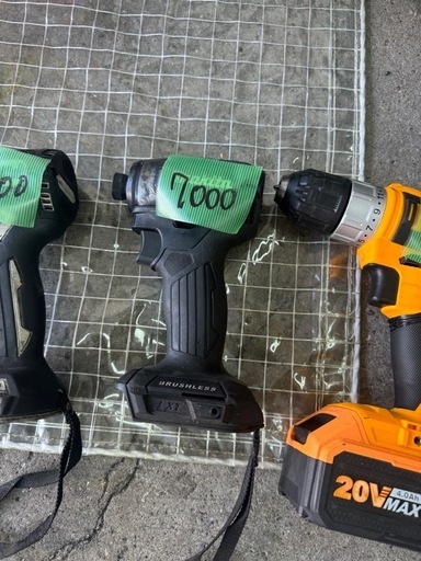 フリマ開催中！18vマキタインパクトドライバーTD173D
