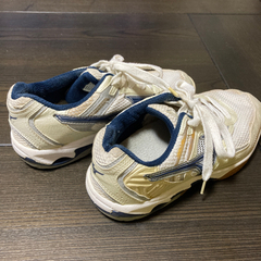 体育館シューズ