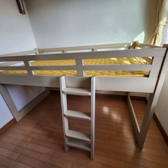 お取引完了【中古】ベッド（ミドル高さのロフトタイプ）