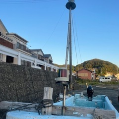 長崎発エンジン始動動画あり　船体動画あり　船体ヤマハ発動機　エンジンスズキ4スト15馬力セル付き　陸送致しますの画像