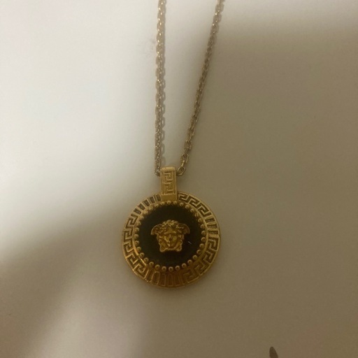 ヴェルサーチのネックレス