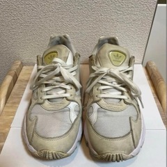 adidas スニーカー