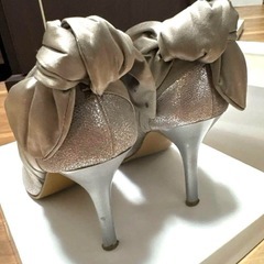 【美品】POOLSIDEシルバー リボン付きハイヒールの画像