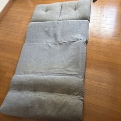 [今日まで受付]DCMで買った座椅子とマッドレス？になる椅子
