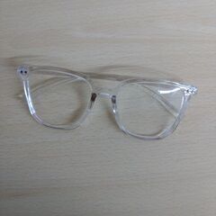 伊達メガネ