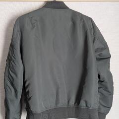 ユニクロ　MA-1の画像