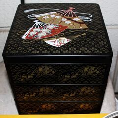 皿、小鉢、取り皿、おちょこ、重箱等食器いろいろあります。取りに来てください。の画像