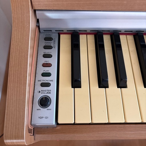 YAMAHA電子ピアノ　椅子付
　