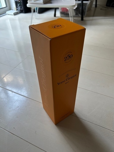 ヴーヴ・クリコ イエローラベル 750ml BOX付き
