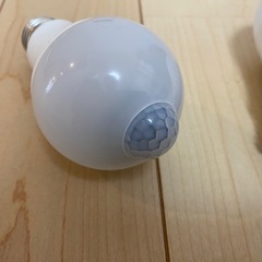 人感センサー　電球の画像