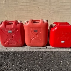 灯油ポリタンク3個　無料　市川市宮久保より
