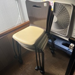 A-804 キャスター付き　椅子
の画像